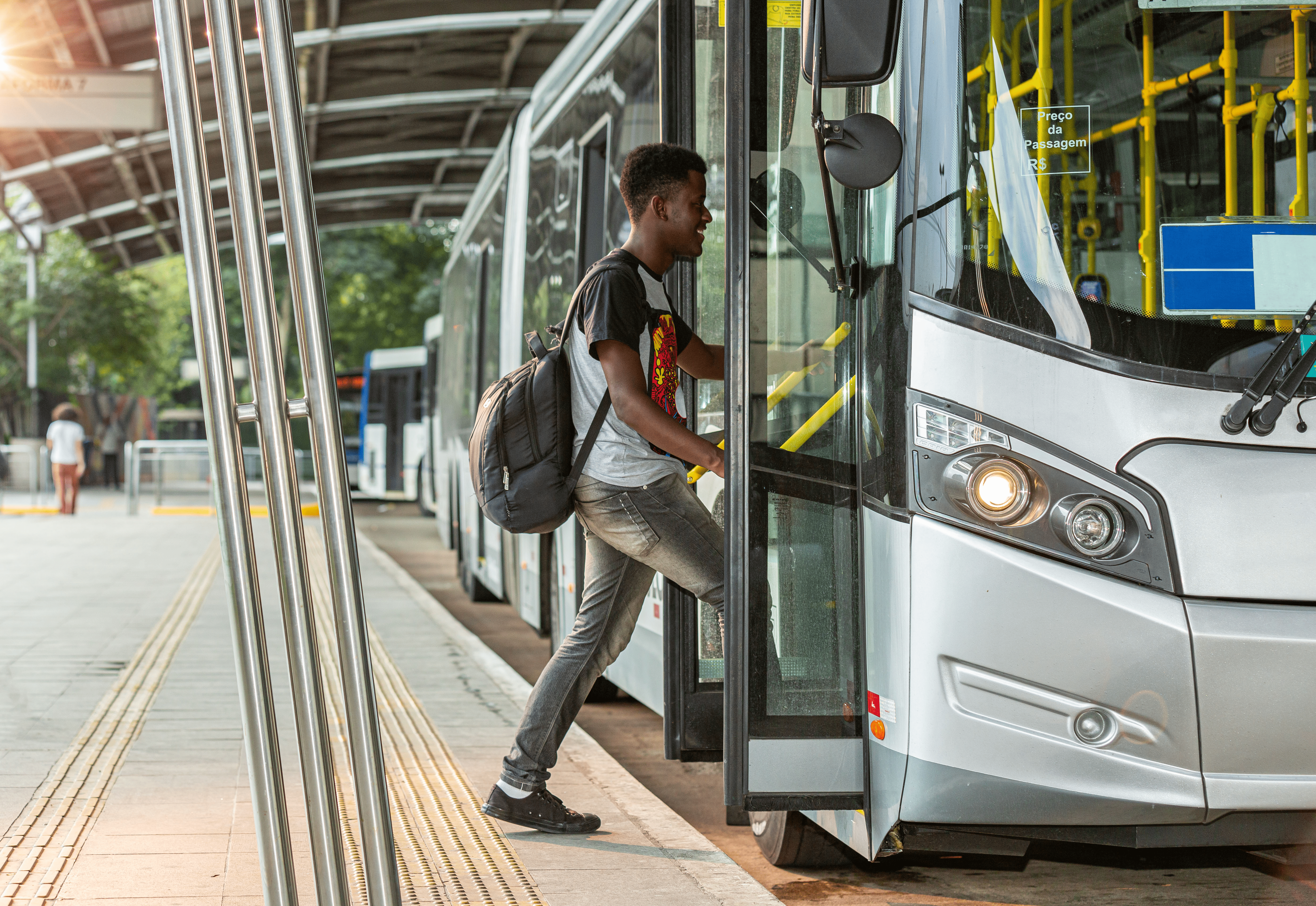 Scheduled shuttle service 1 in Rwanda - Group transport solutions